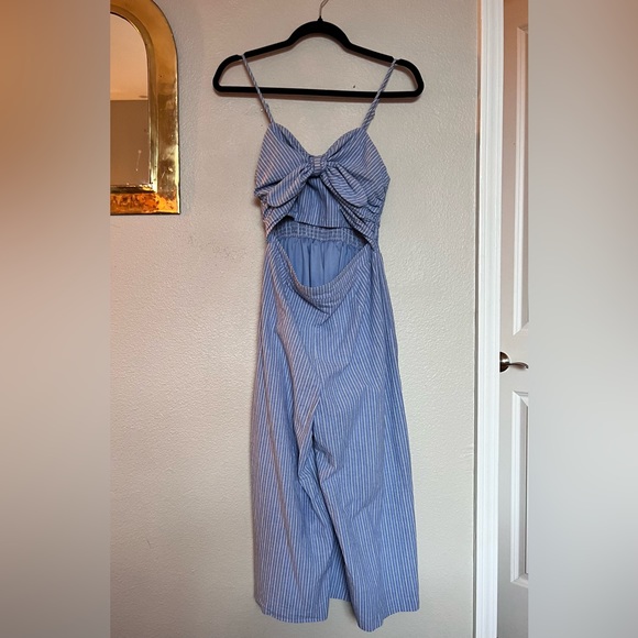 Light blue wide leg romper - tie front cut out - elastic back, adjustable straps - Picture 2 of 6